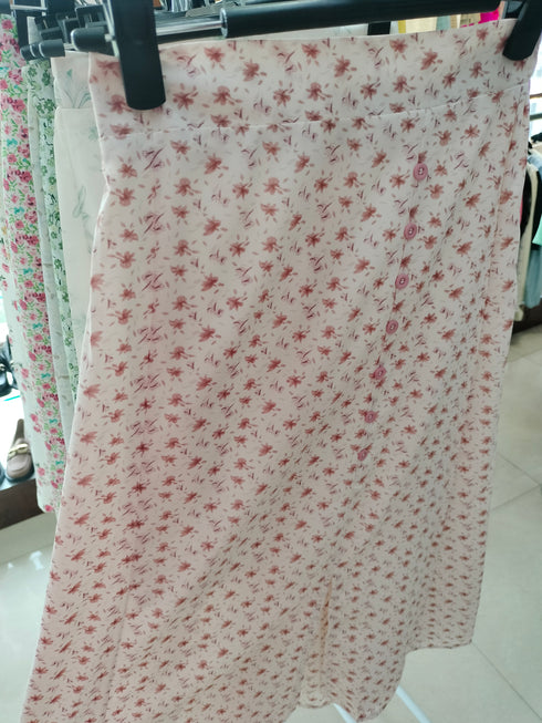 Floral Slit Skirts Embedded With Buttons